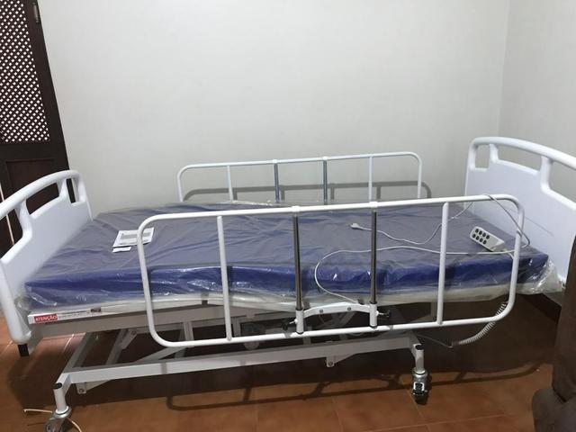 Vendo cama hospitalar 6 movimentos, colchão pneumático e aparelho bipap (respirador) - Foto 2