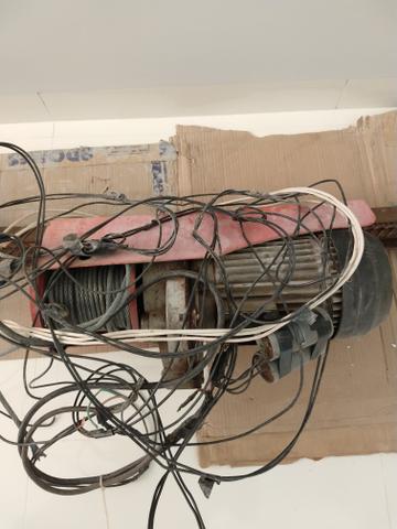 Guincho de coluna elétrico Motomil 1.000 kg