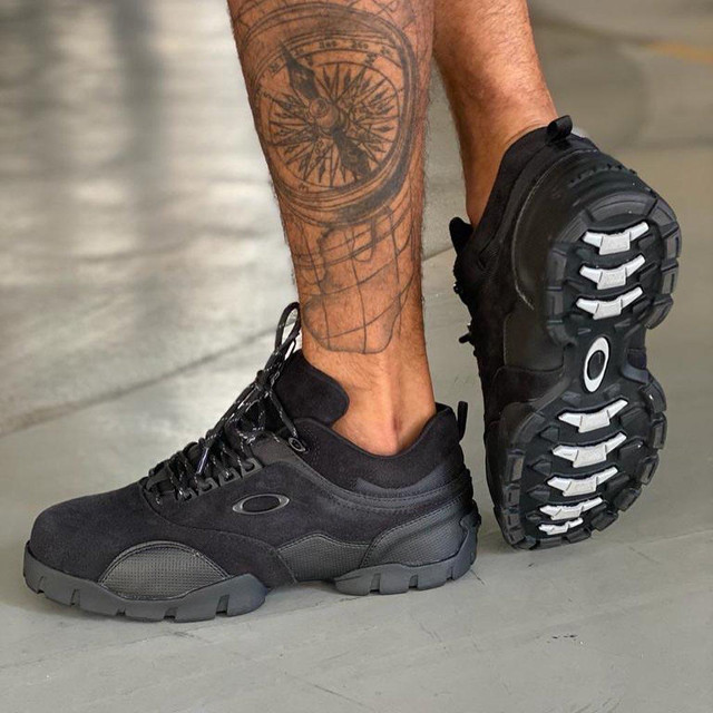 botinha da oakley refletiva