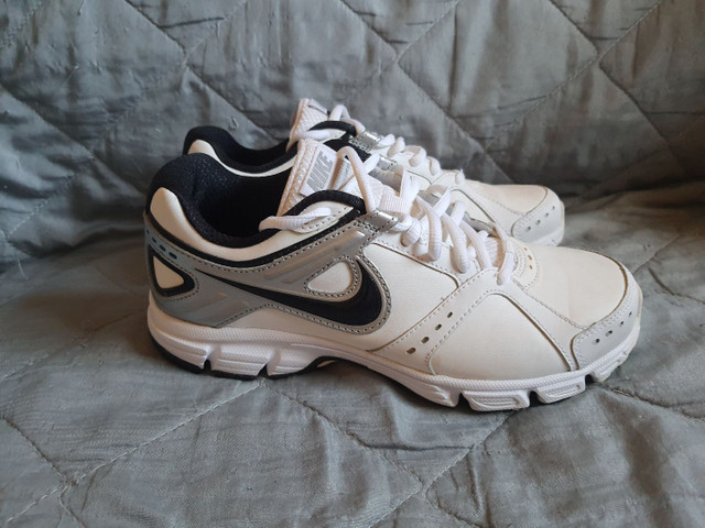 tenis adidas ou nike