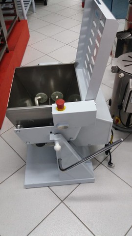 Amassadeira basculante 25kg gastromaq MBI-25 220v (nova) Alecs - Foto 2