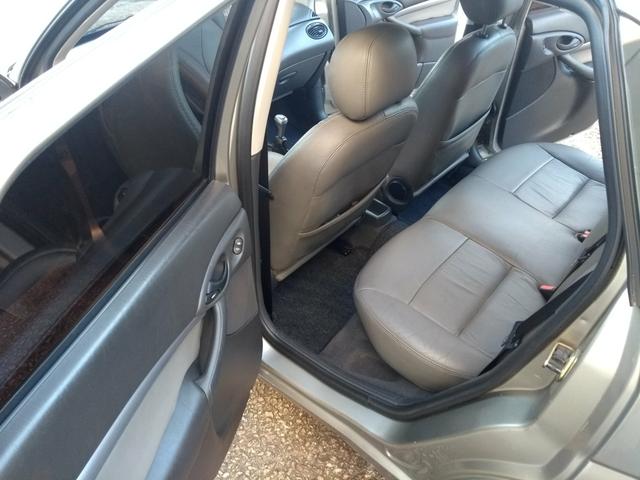 Focus sedan impecável - Foto 7