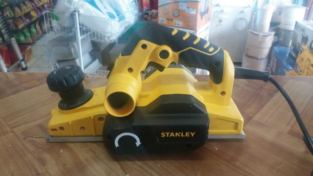 Plaina eletrica stanley 750w R$450,00 a vista novo sem uso com garantia
