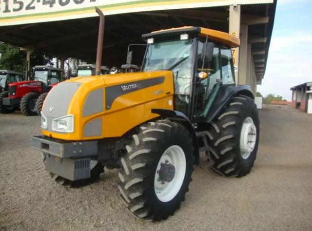 Trator Valtra Cabinado