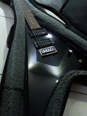 Guitarra Peavey vortex Especial Flying V NEGOCIÁVEL - Foto 3