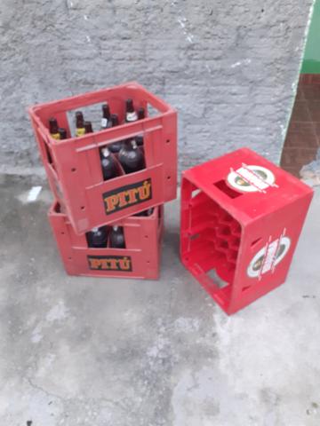 Engradados com litros vazios . LEIA A DESCRIÇÃO
