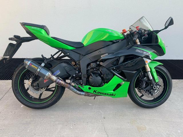 kawasaki zx6r cilindrada