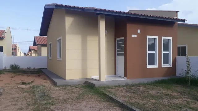 ALUGA-SE CASA DE CONDOMÍNIO