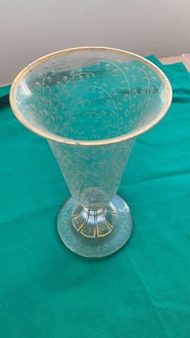 Vaso bordado a ouro 