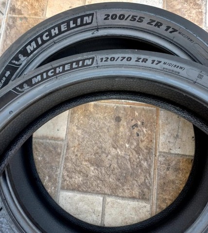 Par de pneus Michelin Power Cup2 200/55-17 e 120/70-17