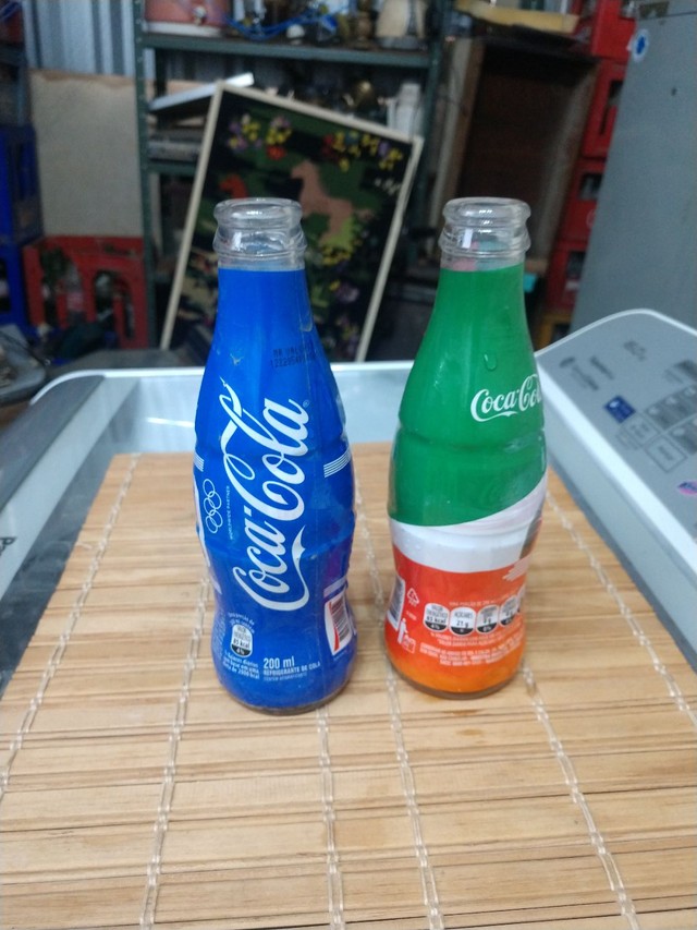Duas garrafas refrigerante antigas  - Foto 4