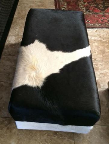 Belissímo Puff em Pele Natural Preto/Branco (NOVO) - Foto 2