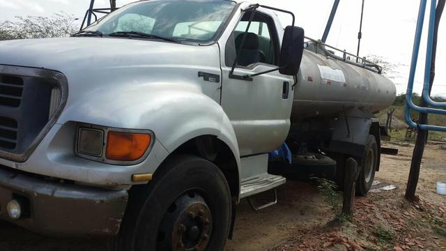 Ford f12000 2001