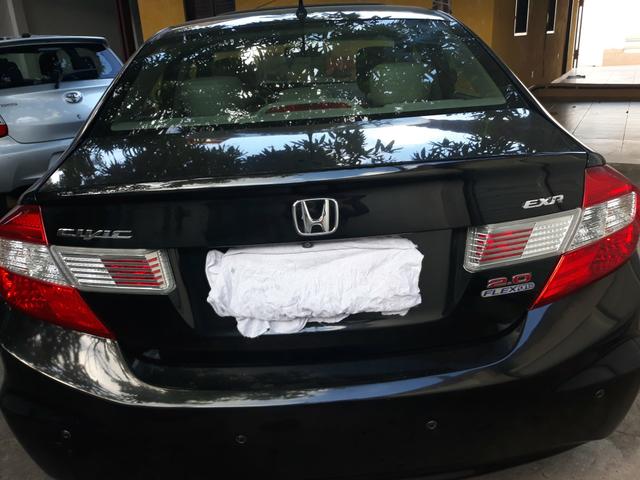 Vendo um Honda Civic 2016 mas completo de tudo é troco por carro de menor valor - Foto 2