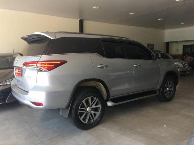 Toyota Hilux SW4 SRX 4X4 - Foto 3