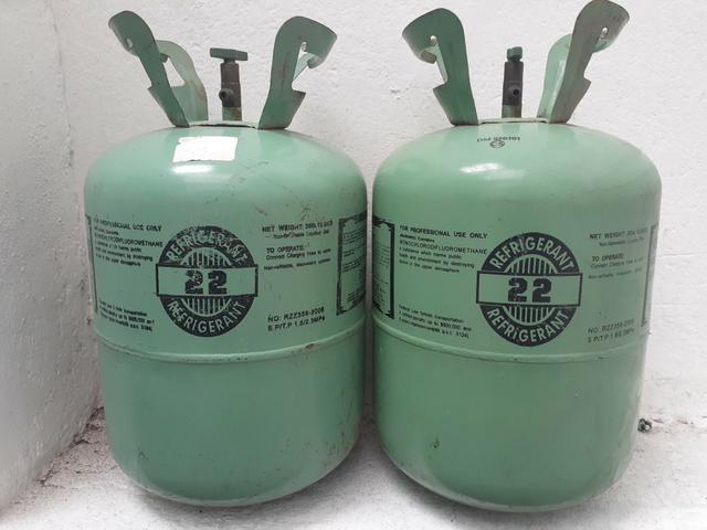 Vendo 2 botijões de gás ar condicionado vazio com válvula