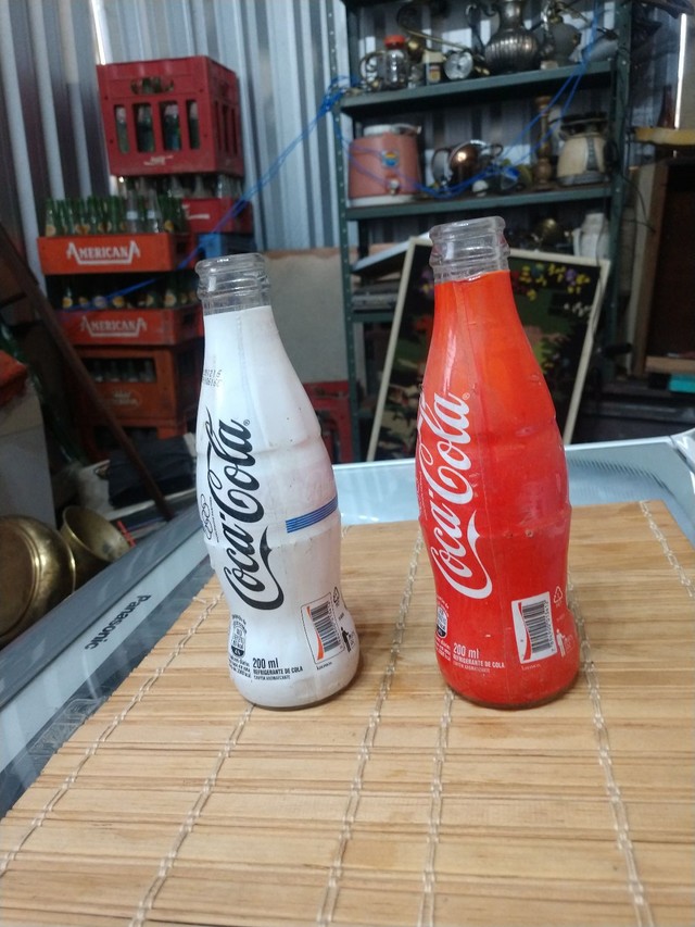 Duas garrafas antigas colecionadores  - Foto 3