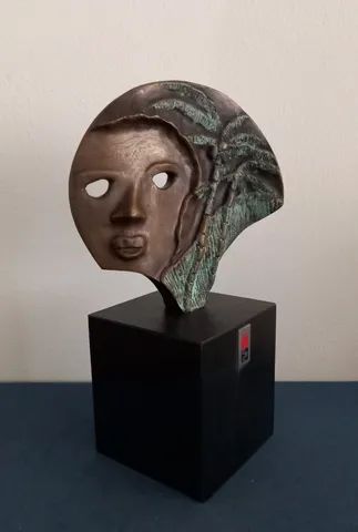 Escultura  bronze - 25 cm de altura com a base - Foto 2