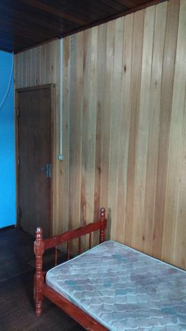 Alugo quarto para Homens tenho 3 livres