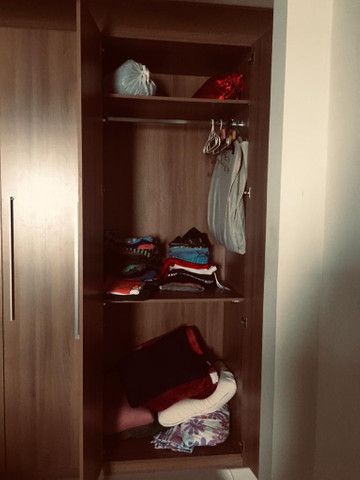 Guarda roupa. Usado, em bom estado. Possui 2,90m. Tem que trocar 3 dobradiças - Foto 4