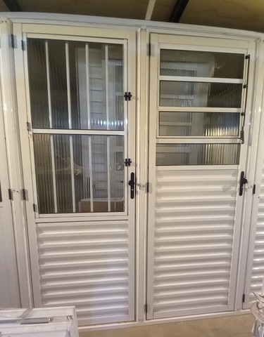 Porta alumínio Branco basculante, palheta ou social 80X210m.