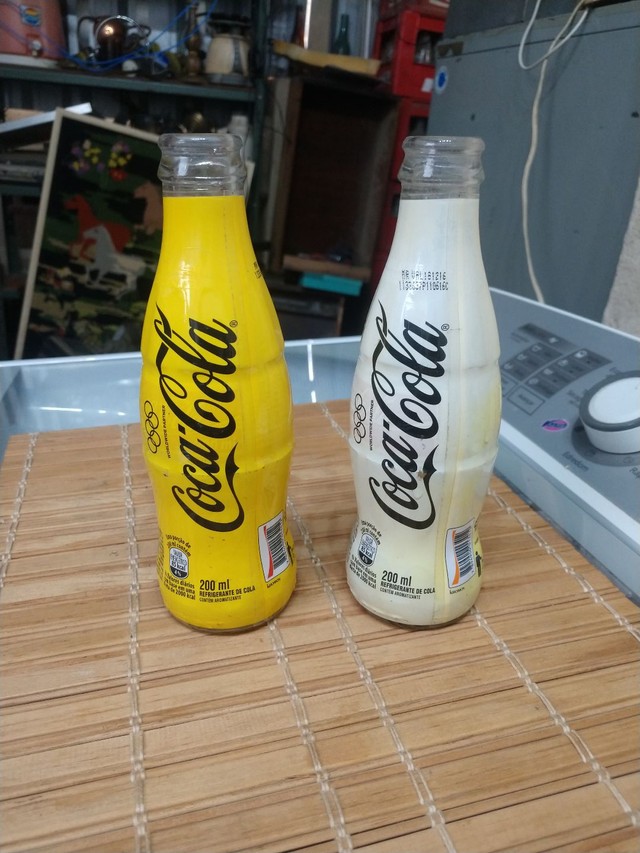 Duas garrafas antigas colecionadores  - Foto 3