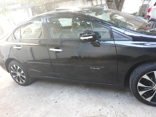 Vendo um Honda Civic 2016 mas completo de tudo é troco por carro de menor valor - Foto 3