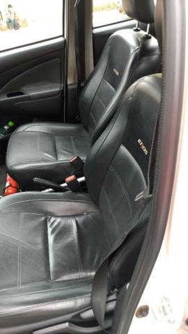 Toyota Etios 1.5 Mec 2014 Muito novo - Foto 3