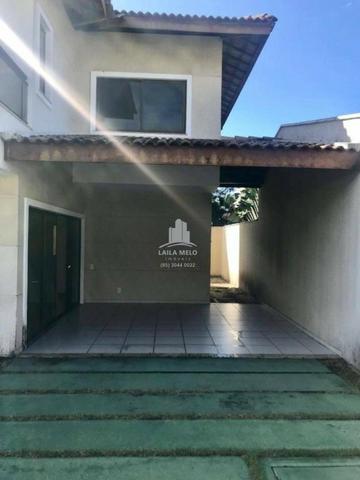 Casa em condomínio com 4 suítes e escritório