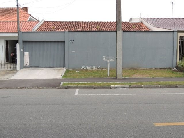 Casa térrea em ótima localização, contendo 3 dormitórios sendo 01 suíte