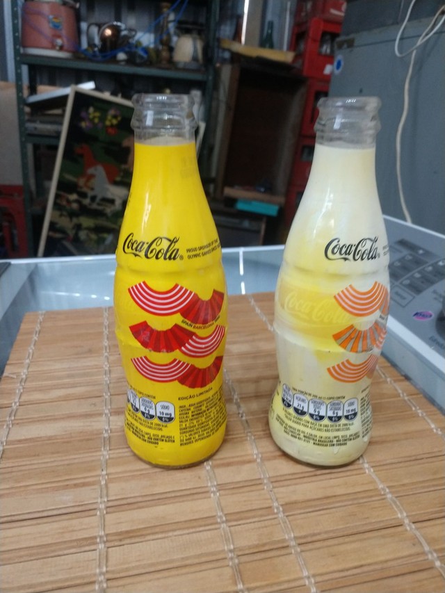Duas garrafas antigas colecionadores  - Foto 2