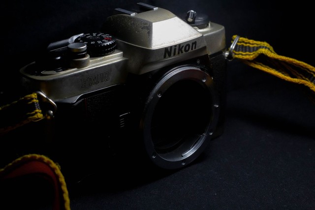 Nikon FM10 + Lente 35-70mm