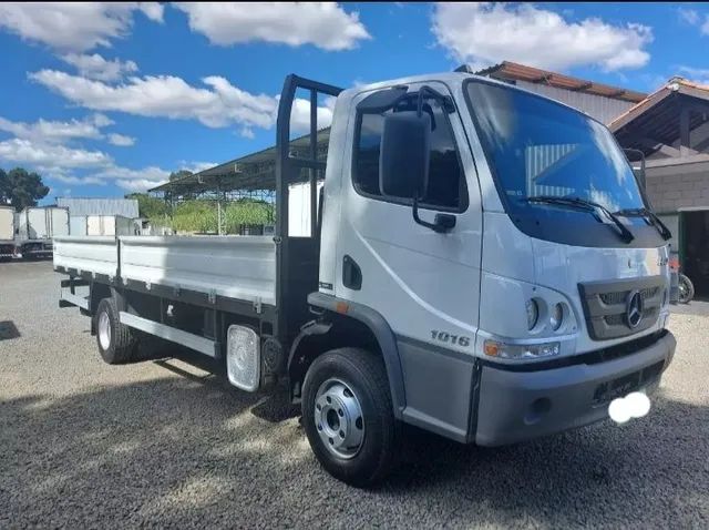 MB Accelo 1016 ano 2018 *RB