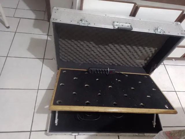 Case com pedalboard com pistão 87 x 53 x 18 cm aceito pedais pedaleira