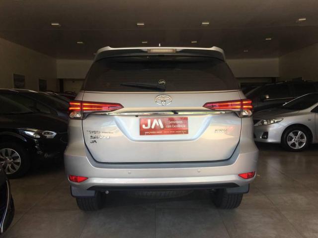 Toyota Hilux SW4 SRX 4X4 - Foto 2