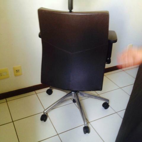 Vendo Cadeira Executiva em Courino. Aceito Proposta - Foto 3