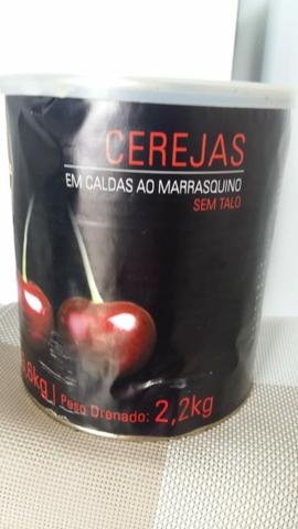 Cerejas em calda