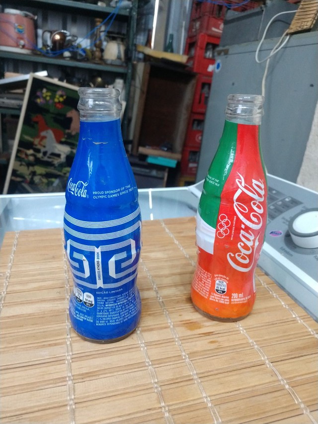 Duas garrafas refrigerante antigas  - Foto 2