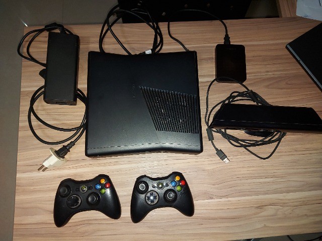 Xbox 360 slim - usado ( em bom estado e tudo funcionando ) - Foto 4