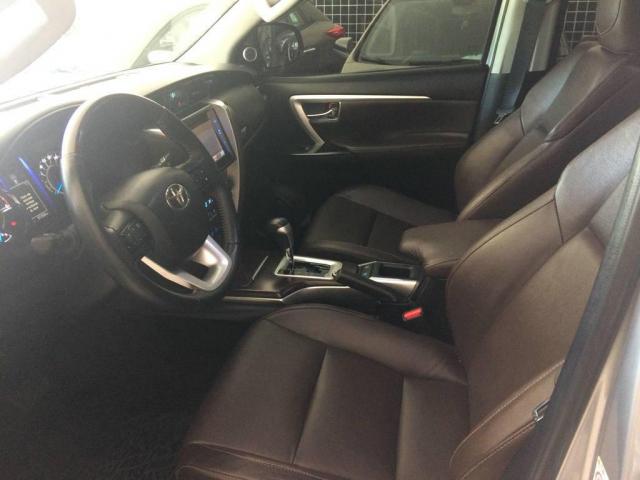 Toyota Hilux SW4 SRX 4X4 - Foto 6