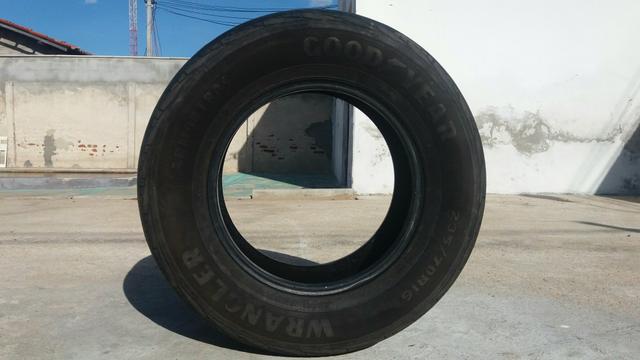 Pneu GOOD YEAR ( 4 pneu semi novo ) Tel. Cont. *