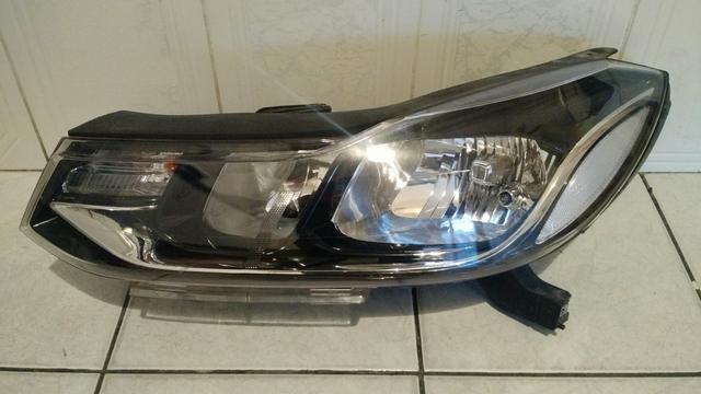 Farol Esquerdo Chevrolet Tracker 2017 2018 Sem Led