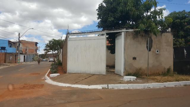 Casa com 3 Qtos, de Esquina, Bairro Residencial Oeste