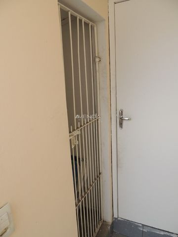 Casa térrea em ótima localização, contendo 3 dormitórios sendo 01 suíte - Foto 5