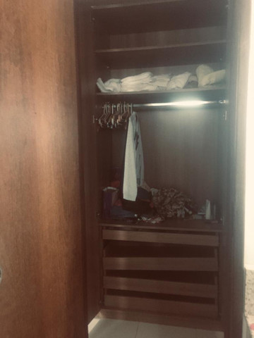 Guarda roupa. Usado, em bom estado. Possui 2,90m. Tem que trocar 3 dobradiças - Foto 3