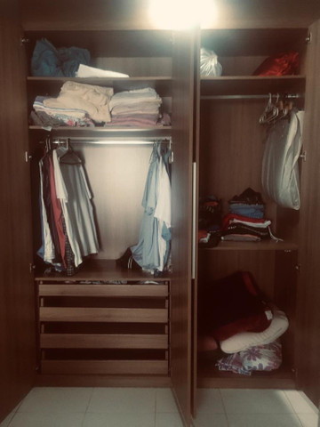 Guarda roupa. Usado, em bom estado. Possui 2,90m. Tem que trocar 3 dobradiças - Foto 2
