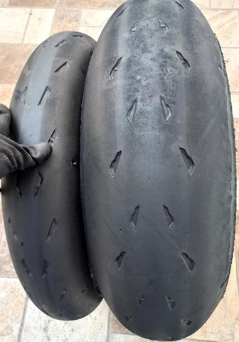 Par de pneus Michelin Power Cup2 200/55-17 e 120/70-17 - Foto 5