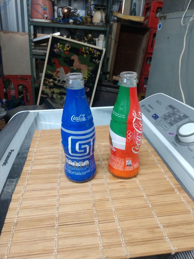 Duas garrafas refrigerante antigas  - Foto 6