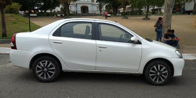 Toyota Etios 1.5 Mec 2014 Muito novo - Foto 2