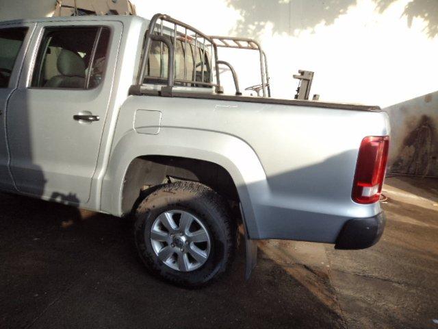 Amarok TDI 2012 diesel 4x4 cabine dupla prata cambio manual com 135000 km - Foto 4